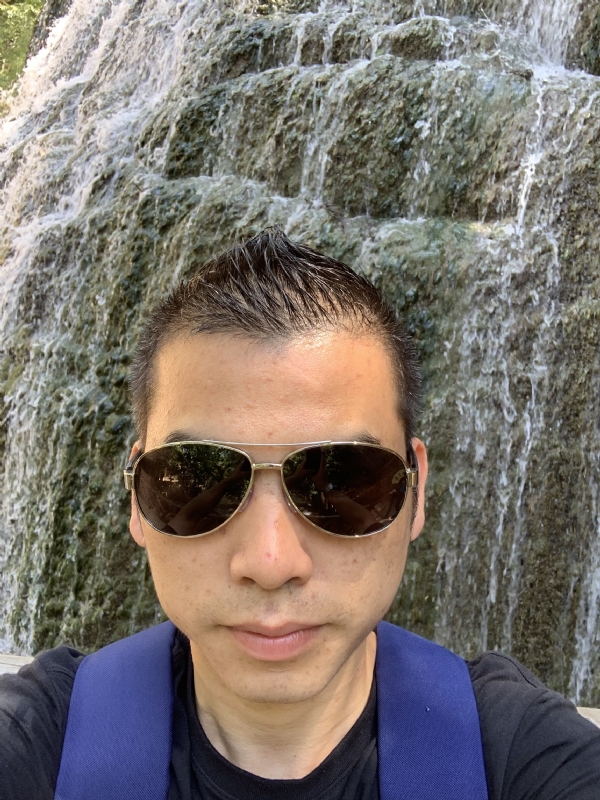 高兴的第二张照片--福州婚介网
