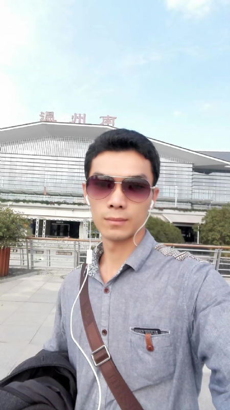 错把真心喂了狗的第三张照片--福州婚介网