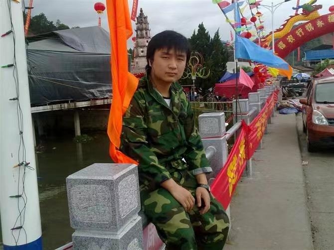 如影随形的第二张照片--福州婚介网